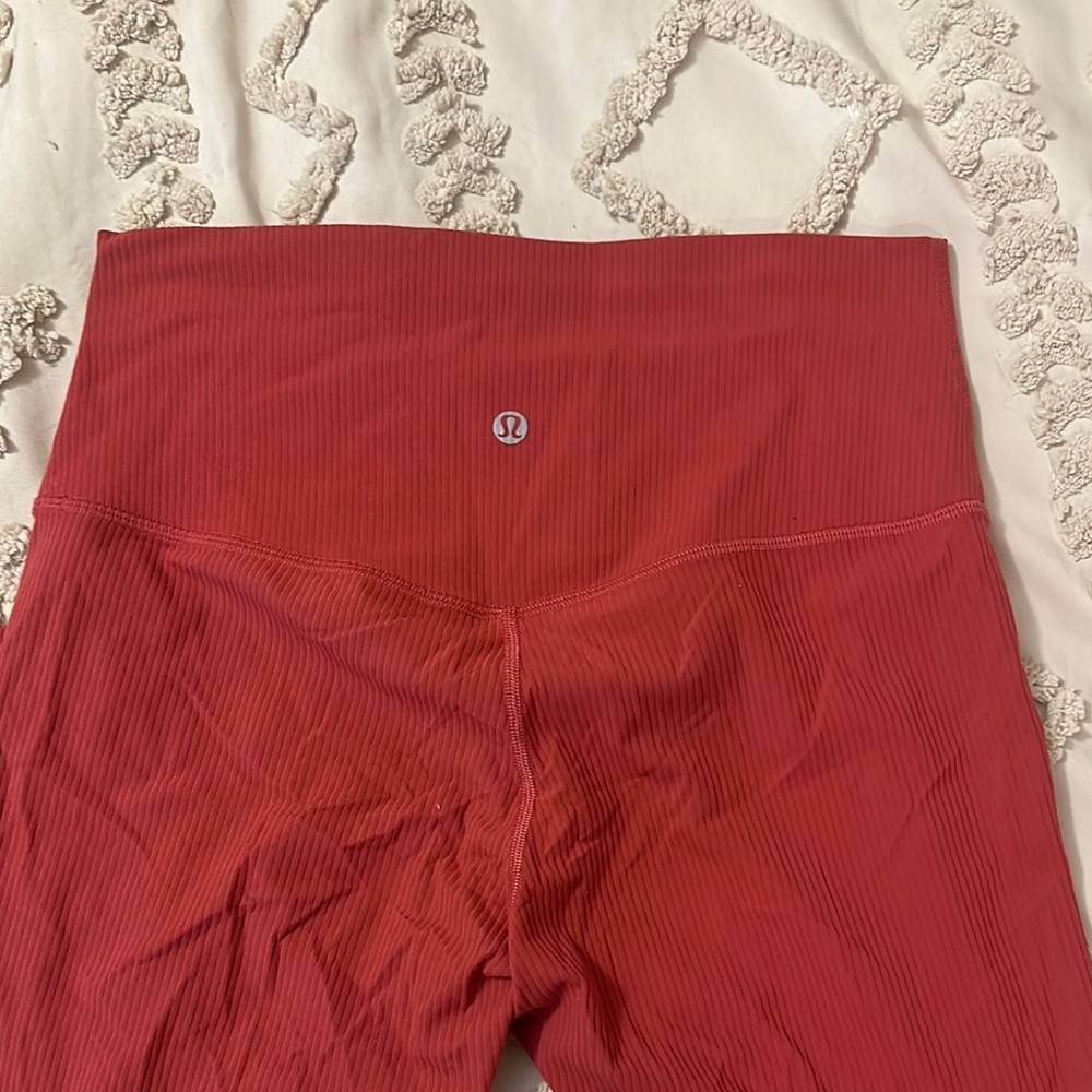 Ribbed High-Waist Leggings in Mauve Red